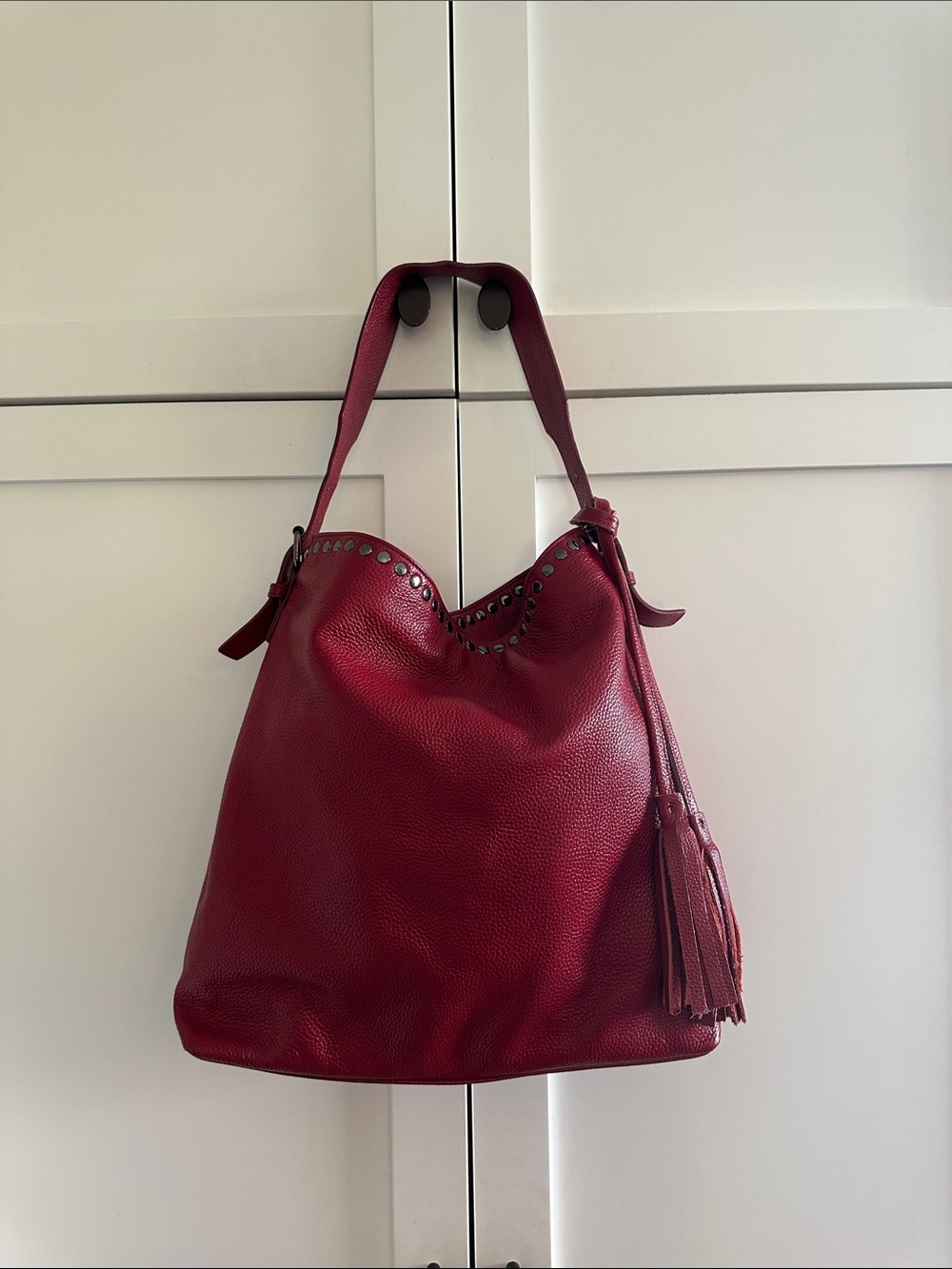 LAGGO PEBBLE LEATHER BUCKET BAG